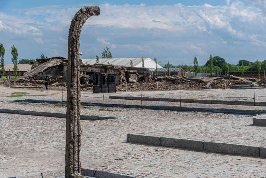 Polonia 075 - Auschwitz ll-Birkenau.jpg